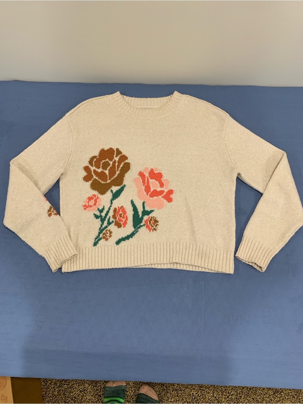 American Eagle Outfitters Crew Neck Sweater - Cream w/Flowers Medium